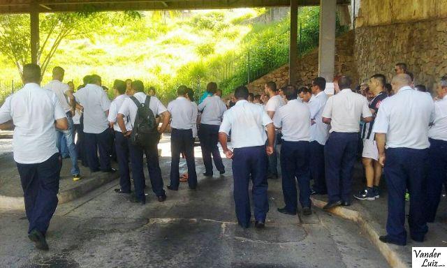 Funcionários da Viação São Roque na assembleia que determinou o fim da greve